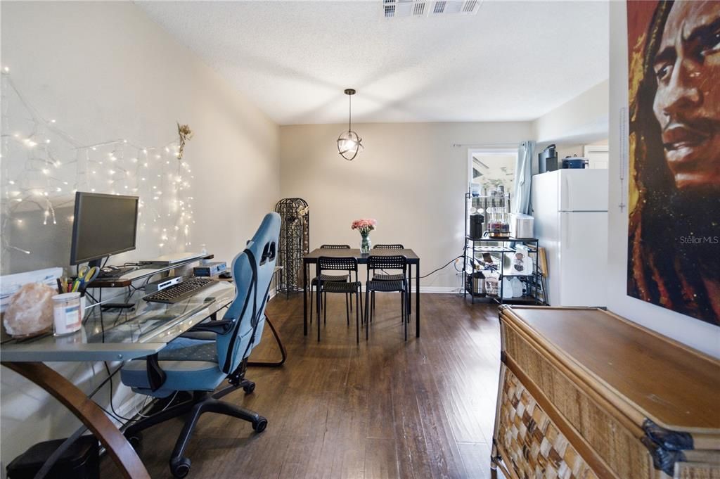For Sale: $149,900 (2 beds, 1 baths, 1012 Square Feet)