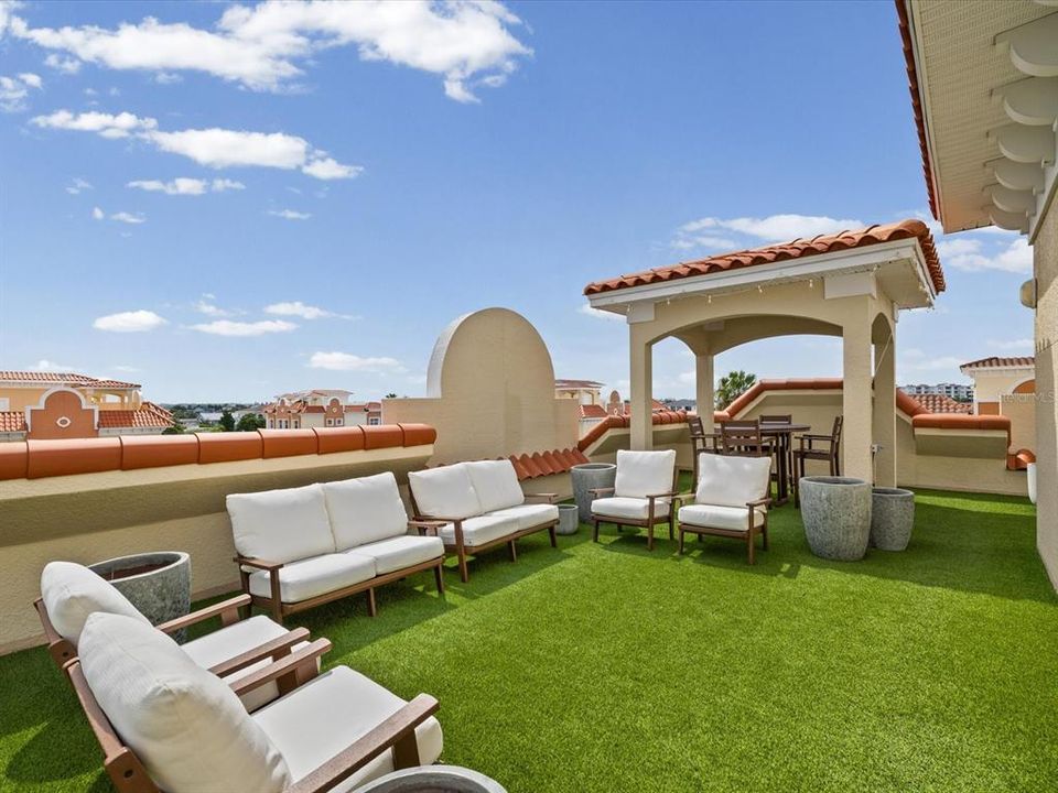 En Venta: $1,150,000 (4 camas, 3 baños, 2544 Pies cuadrados)