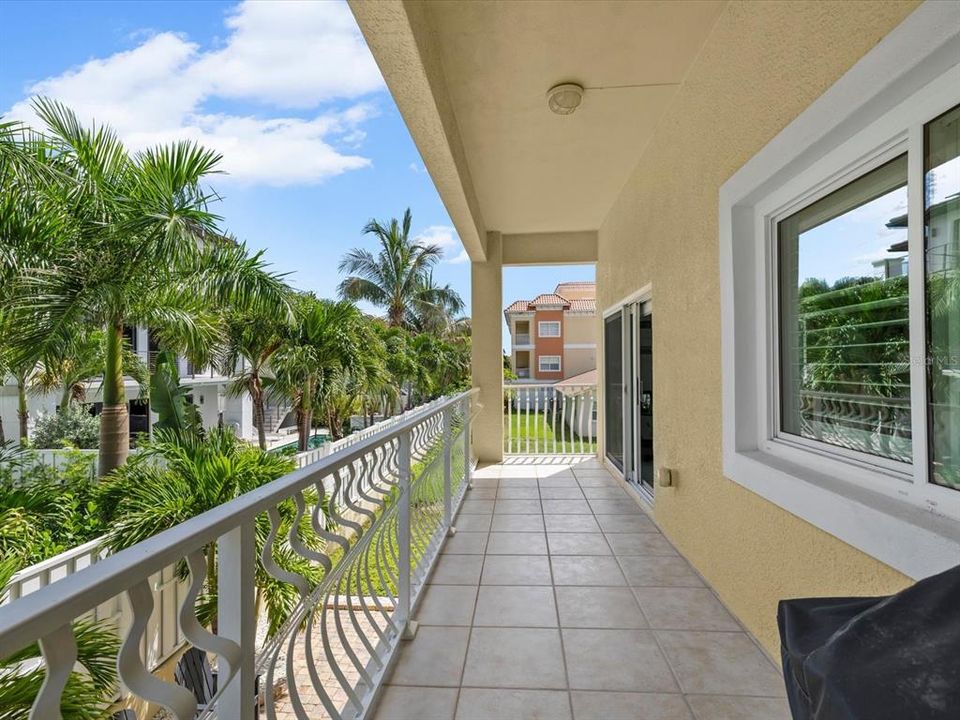En Venta: $1,150,000 (4 camas, 3 baños, 2544 Pies cuadrados)