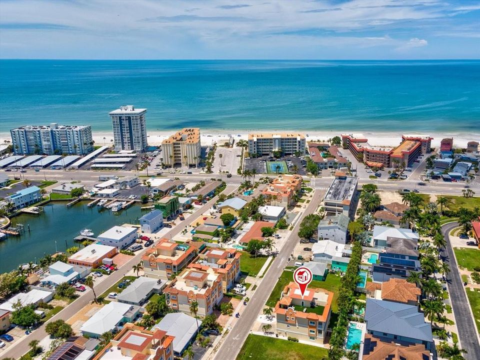 En Venta: $1,150,000 (4 camas, 3 baños, 2544 Pies cuadrados)