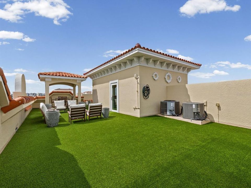 En Venta: $1,150,000 (4 camas, 3 baños, 2544 Pies cuadrados)