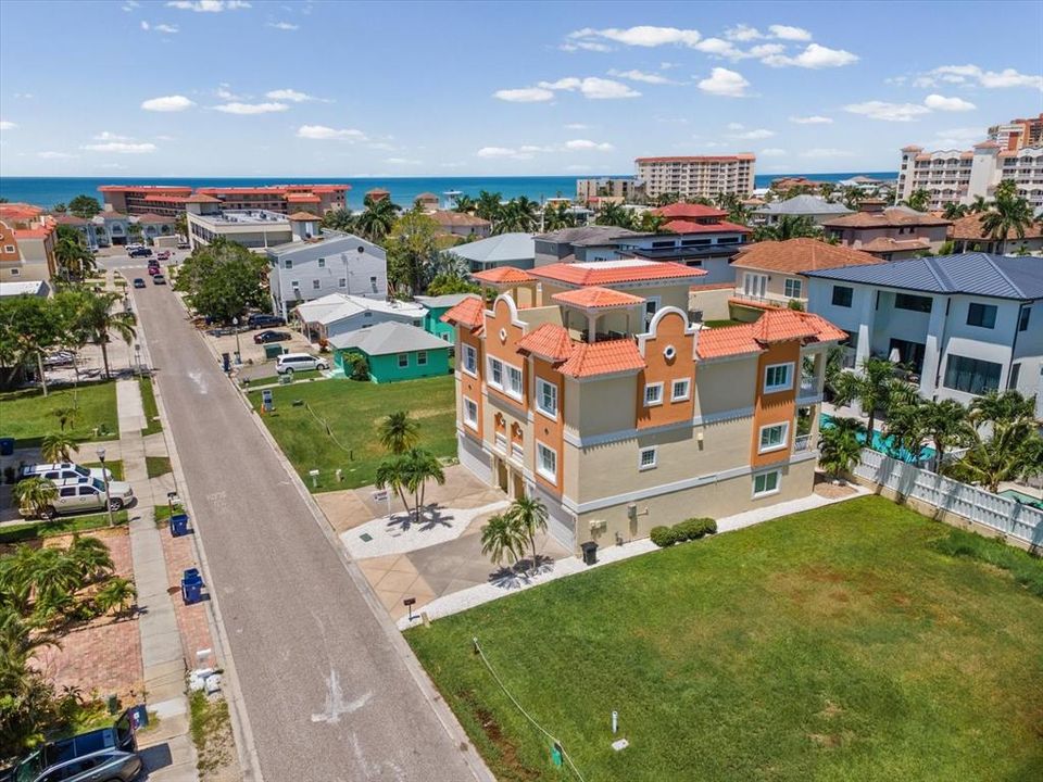 En Venta: $1,150,000 (4 camas, 3 baños, 2544 Pies cuadrados)