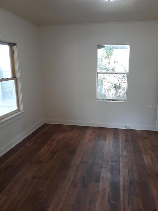 For Rent: $995 (3 beds, 1 baths, 1074 Square Feet)