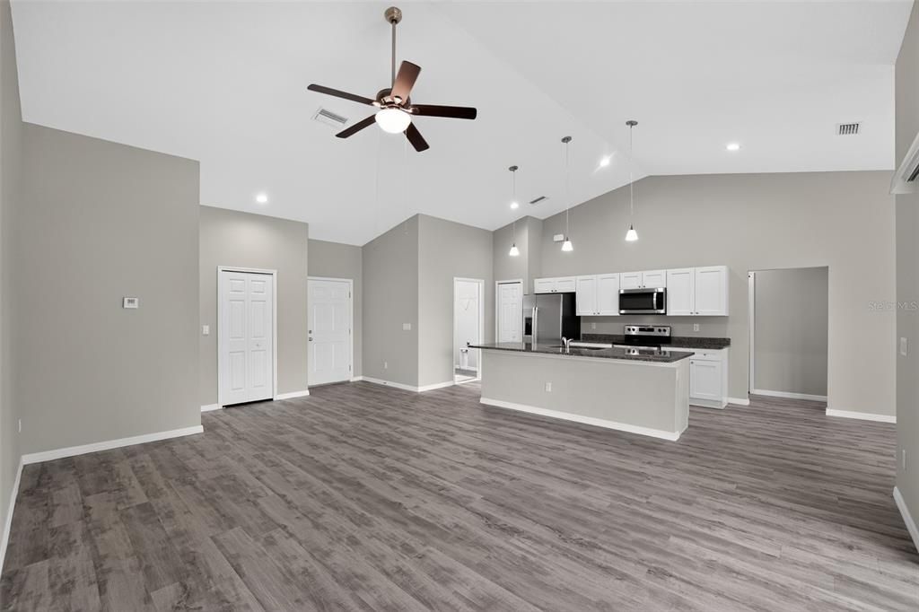 For Sale: $285,000 (3 beds, 2 baths, 1506 Square Feet)