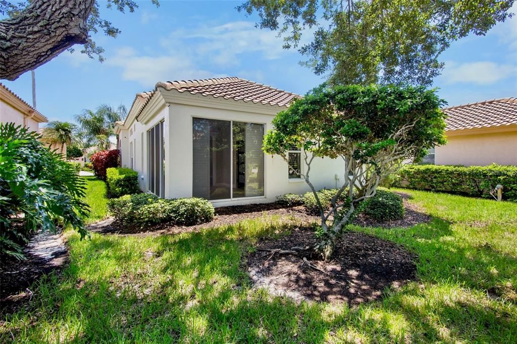 For Sale: $459,000 (2 beds, 2 baths, 1735 Square Feet)