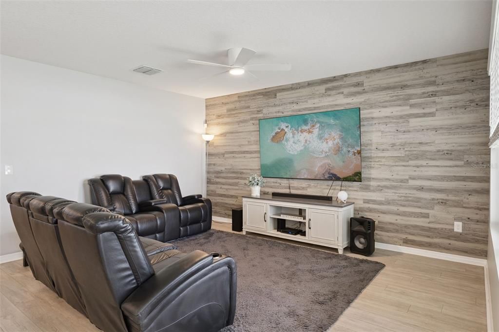 На продажу: $325,000 (3 спален, 2 ванн, 1716 Квадратных фут)