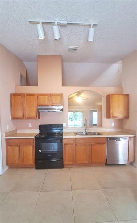 En Renta: $1,850 (4 camas, 2 baños, 1745 Pies cuadrados)