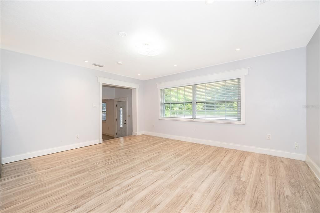 For Sale: $395,000 (4 beds, 2 baths, 1944 Square Feet)