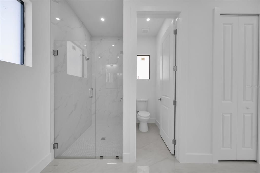 For Sale: $359,900 (3 beds, 2 baths, 1643 Square Feet)