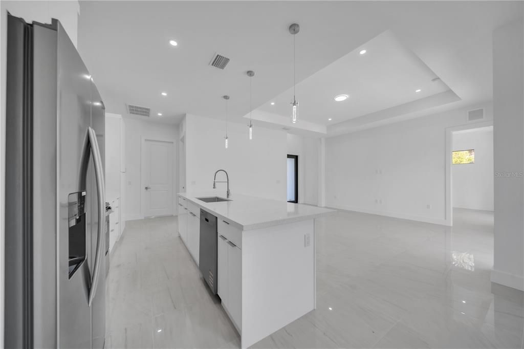 For Sale: $359,900 (3 beds, 2 baths, 1643 Square Feet)