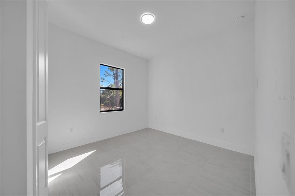 For Sale: $359,900 (3 beds, 2 baths, 1643 Square Feet)
