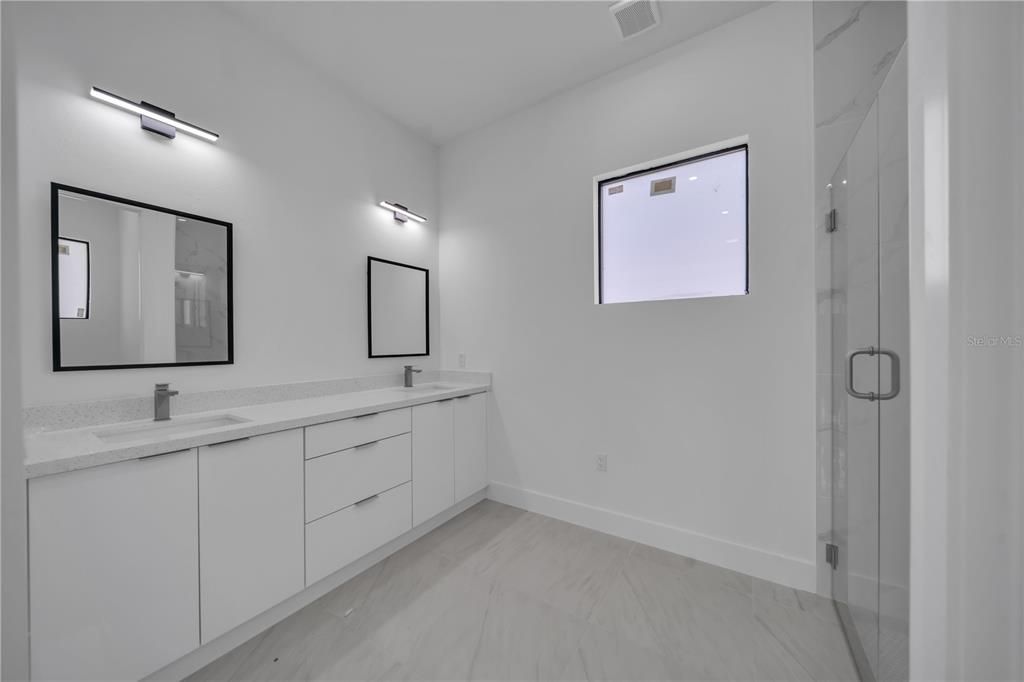 For Sale: $359,900 (3 beds, 2 baths, 1643 Square Feet)