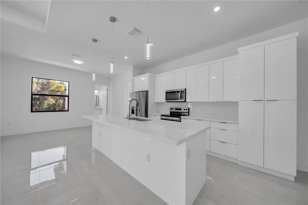 For Sale: $359,900 (3 beds, 2 baths, 1643 Square Feet)