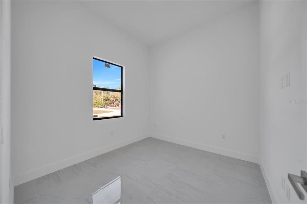 For Sale: $359,900 (3 beds, 2 baths, 1643 Square Feet)