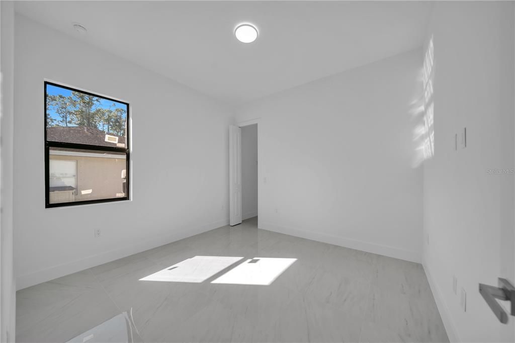 For Sale: $359,900 (3 beds, 2 baths, 1643 Square Feet)