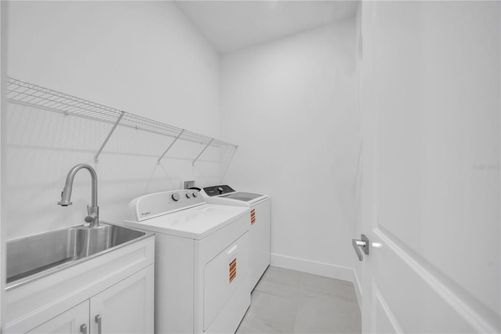 For Sale: $359,900 (3 beds, 2 baths, 1643 Square Feet)