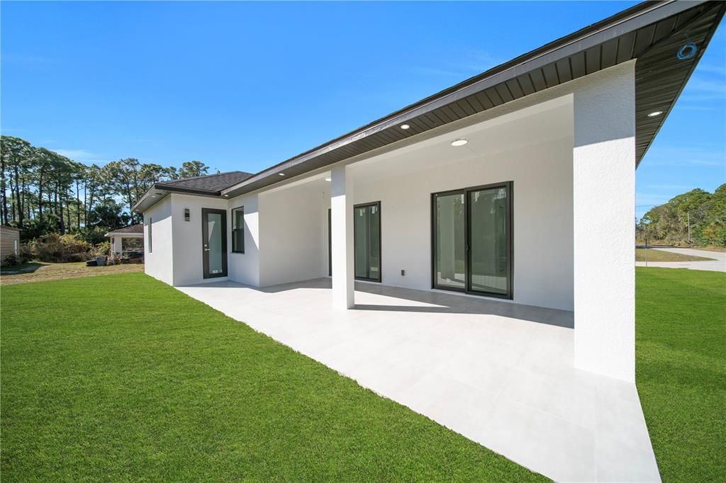 For Sale: $359,900 (3 beds, 2 baths, 1643 Square Feet)