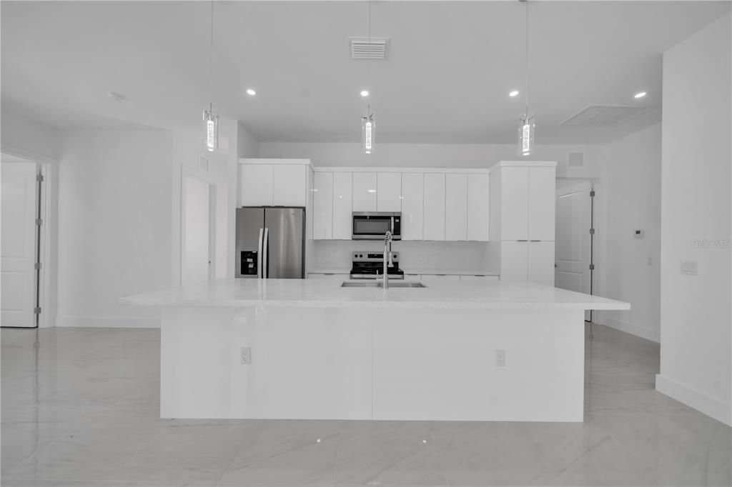 For Sale: $359,900 (3 beds, 2 baths, 1643 Square Feet)
