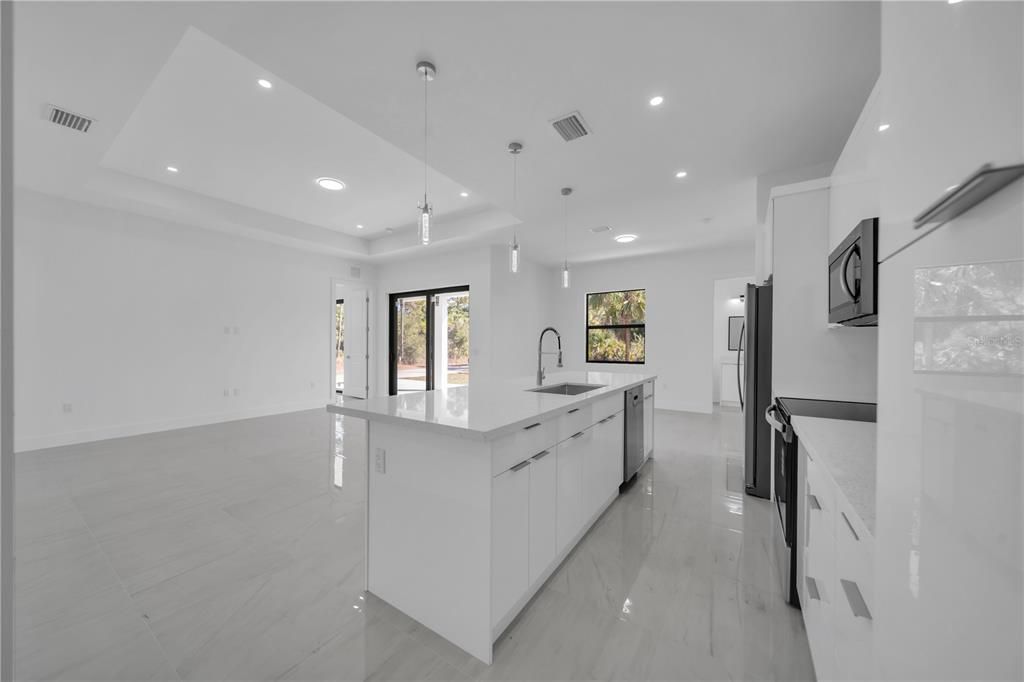 For Sale: $359,900 (3 beds, 2 baths, 1643 Square Feet)