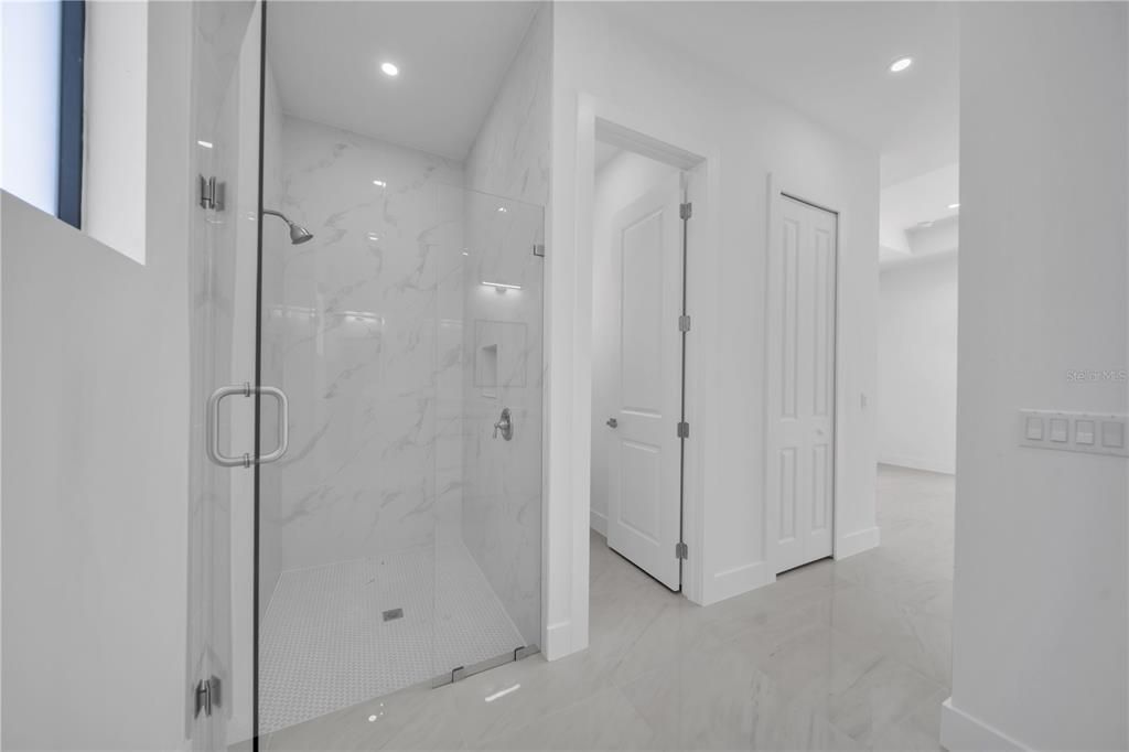 For Sale: $359,900 (3 beds, 2 baths, 1643 Square Feet)