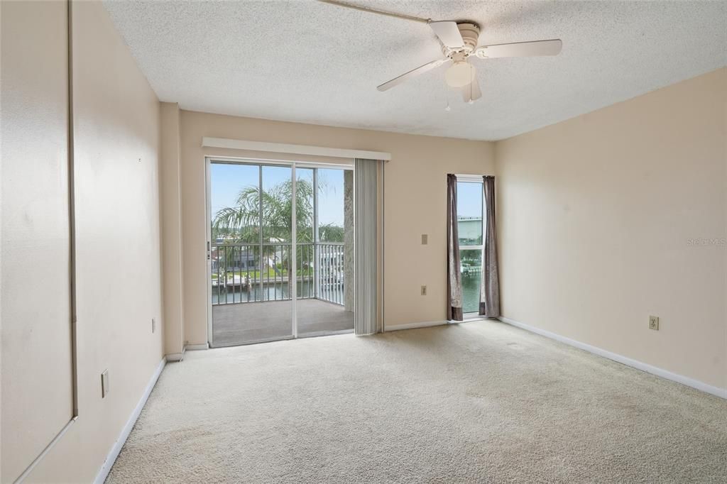 En Venta: $299,900 (3 camas, 2 baños, 1500 Pies cuadrados)
