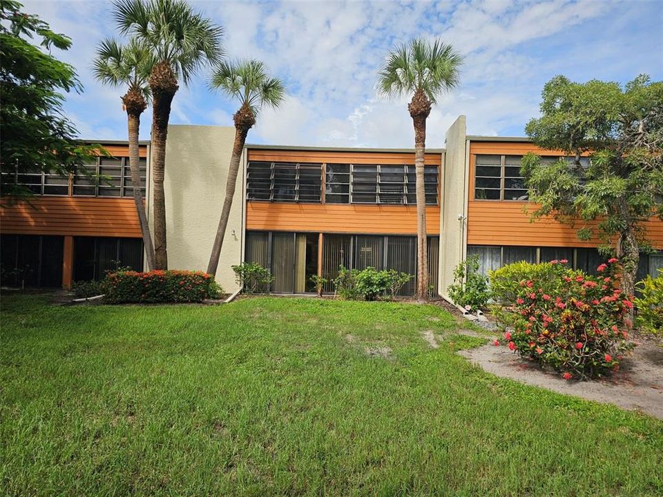 For Rent: $3,700 (2 beds, 2 baths, 1304 Square Feet)