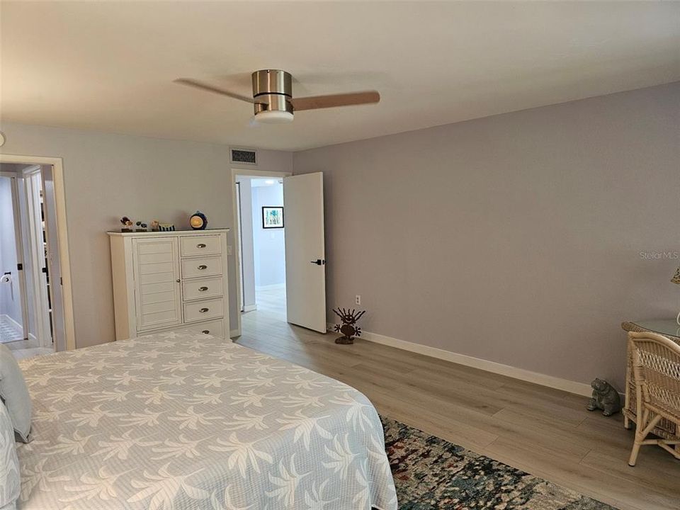 For Rent: $3,700 (2 beds, 2 baths, 1304 Square Feet)