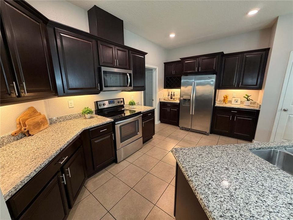 For Rent: $2,695 (3 beds, 3 baths, 2607 Square Feet)