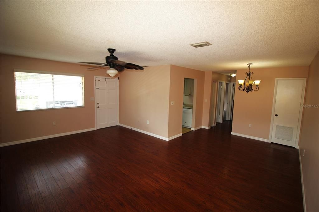 For Rent: $1,700 (2 beds, 1 baths, 846 Square Feet)