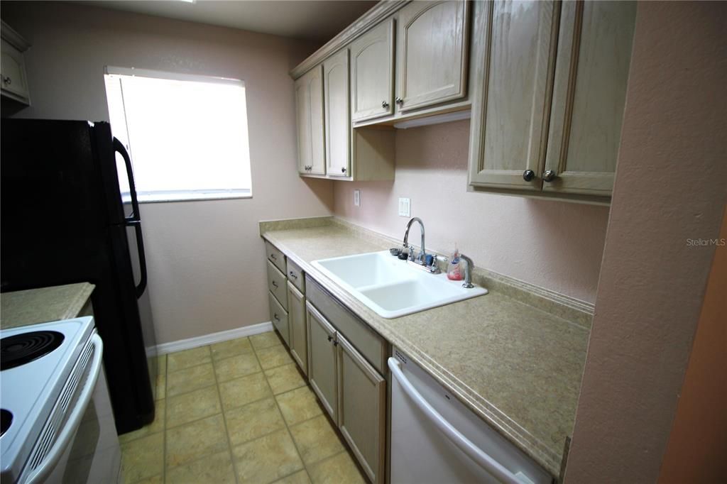 For Rent: $1,700 (2 beds, 1 baths, 846 Square Feet)