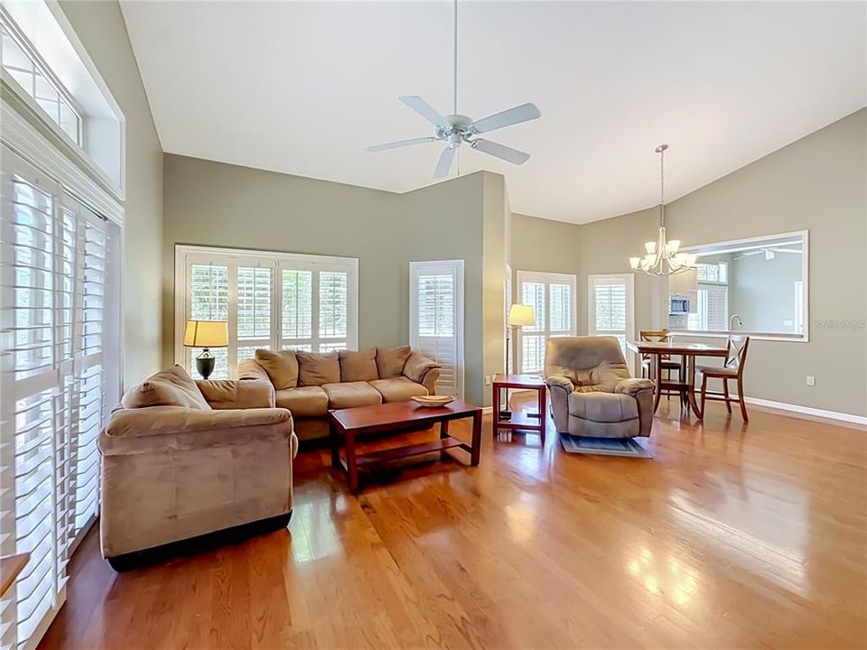 For Sale: $267,000 (2 beds, 2 baths, 1576 Square Feet)