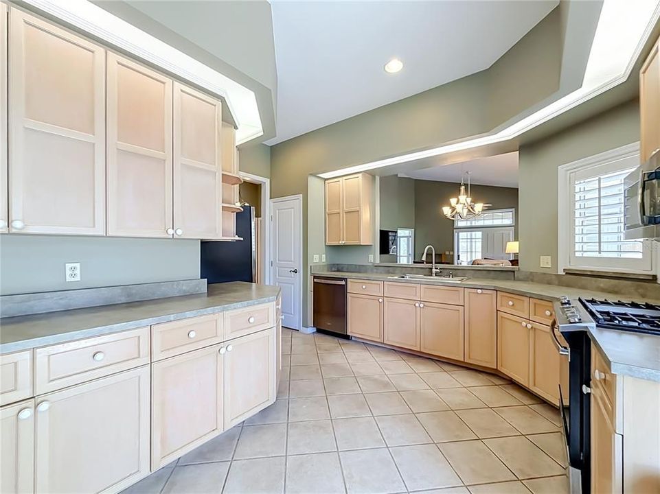 For Sale: $267,000 (2 beds, 2 baths, 1576 Square Feet)