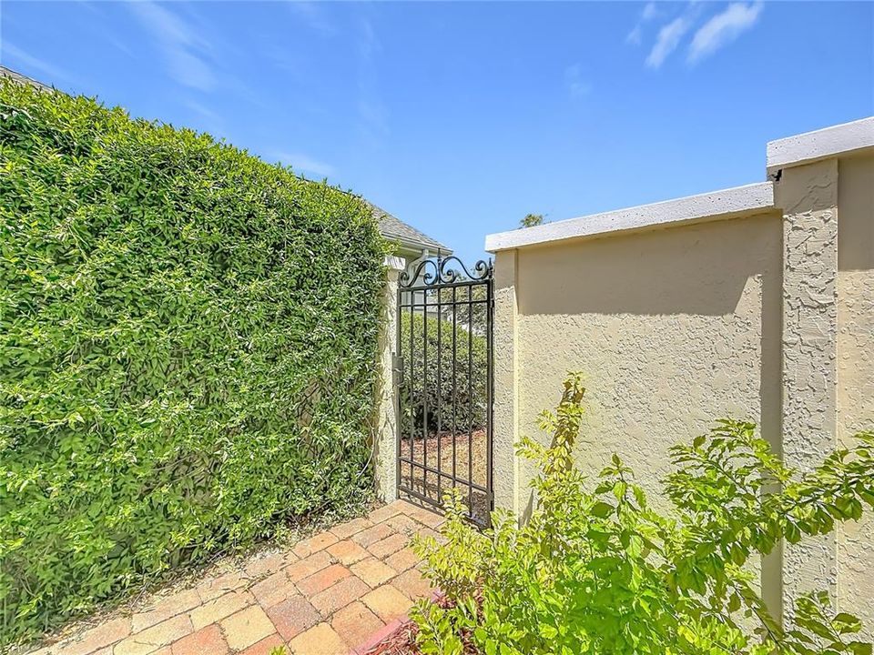 For Sale: $267,000 (2 beds, 2 baths, 1576 Square Feet)
