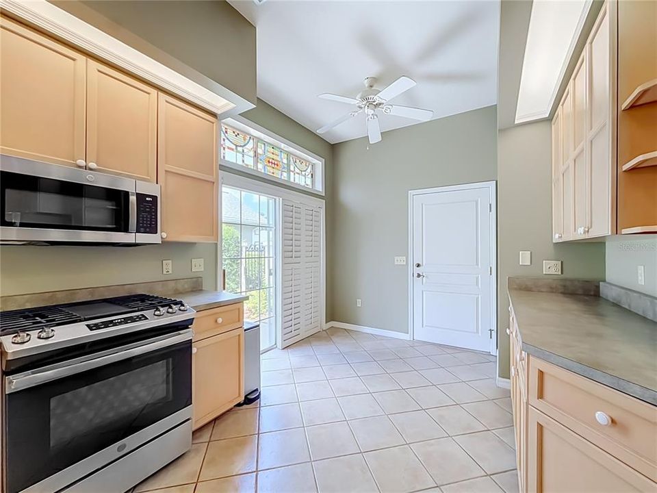 For Sale: $267,000 (2 beds, 2 baths, 1576 Square Feet)