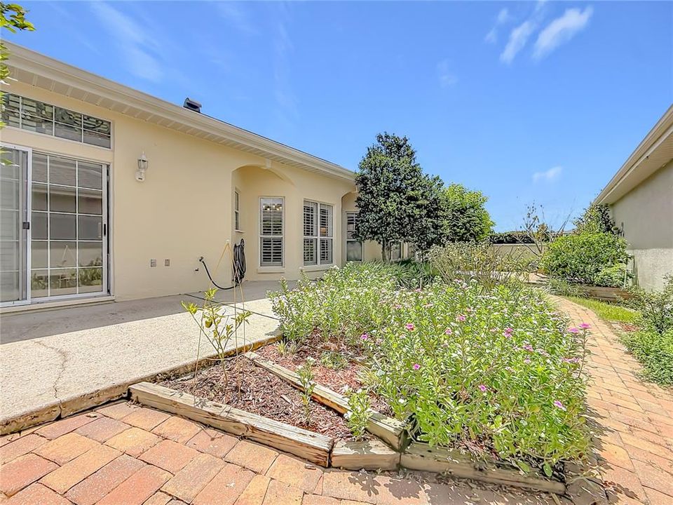 For Sale: $267,000 (2 beds, 2 baths, 1576 Square Feet)