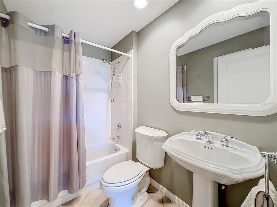 For Sale: $267,000 (2 beds, 2 baths, 1576 Square Feet)
