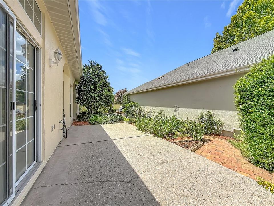 For Sale: $267,000 (2 beds, 2 baths, 1576 Square Feet)