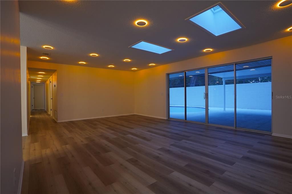На продажу: $475,000 (4 спален, 2 ванн, 1680 Квадратных фут)