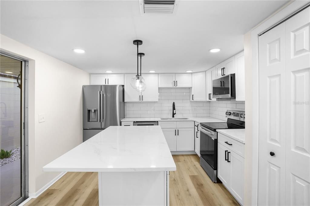 На продажу: $475,000 (4 спален, 2 ванн, 1680 Квадратных фут)
