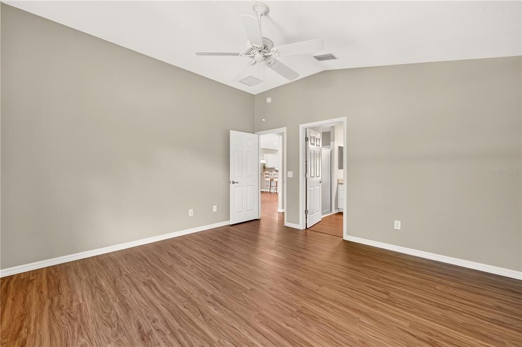 For Sale: $359,000 (3 beds, 2 baths, 1392 Square Feet)