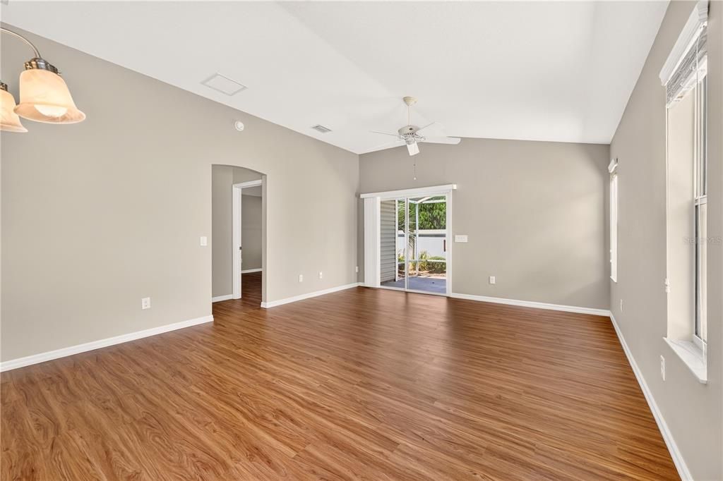For Sale: $359,000 (3 beds, 2 baths, 1392 Square Feet)