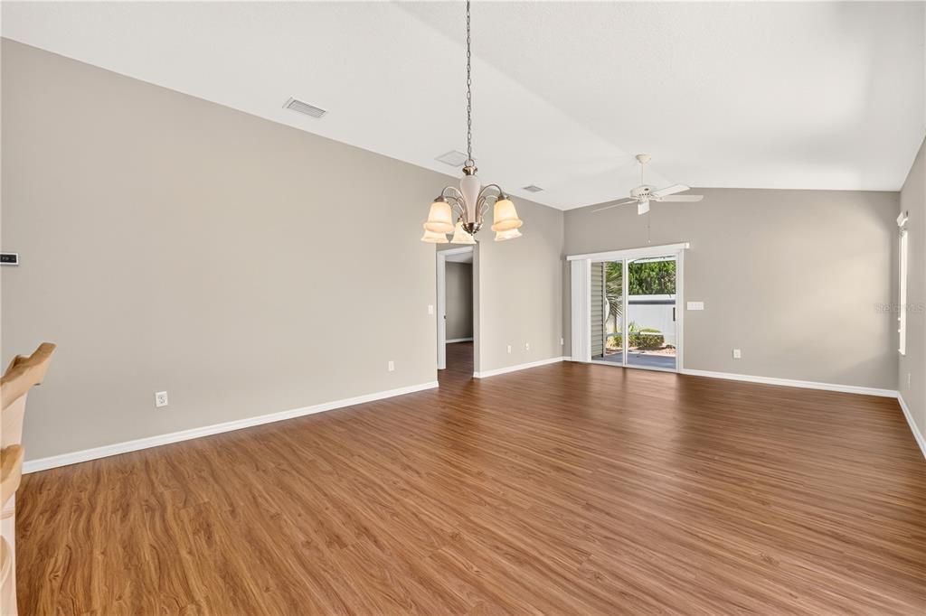 For Sale: $359,000 (3 beds, 2 baths, 1392 Square Feet)