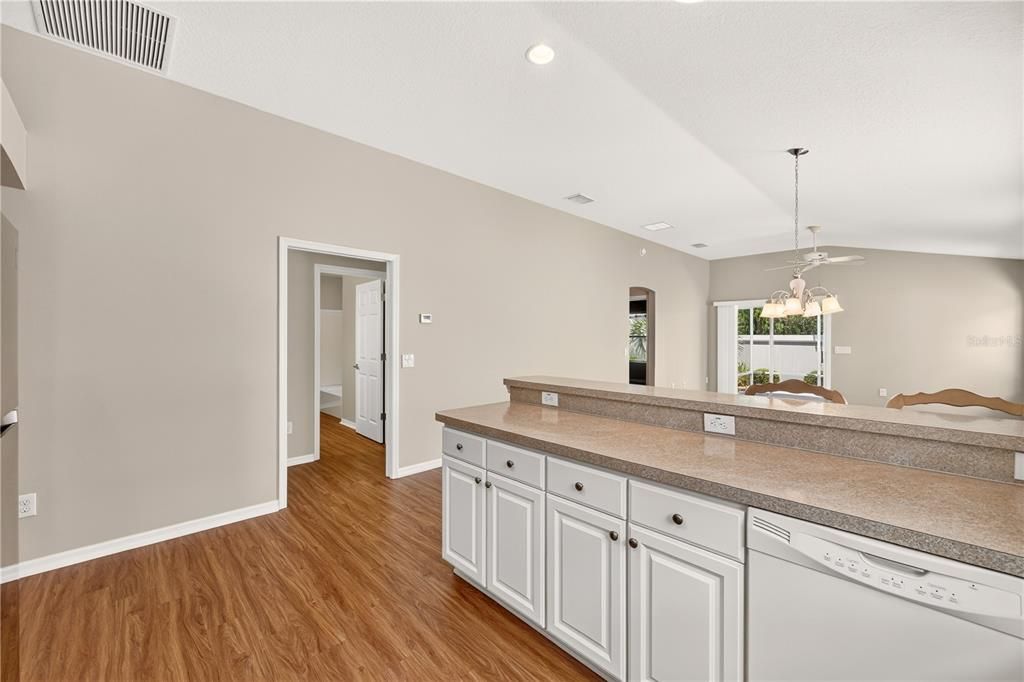 For Sale: $359,000 (3 beds, 2 baths, 1392 Square Feet)