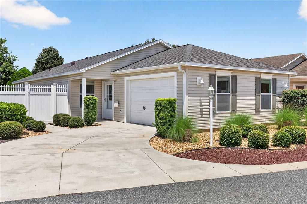 For Sale: $359,000 (3 beds, 2 baths, 1392 Square Feet)
