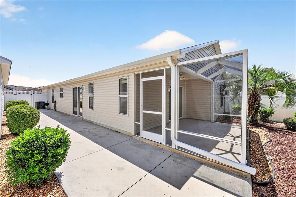 For Sale: $359,000 (3 beds, 2 baths, 1392 Square Feet)