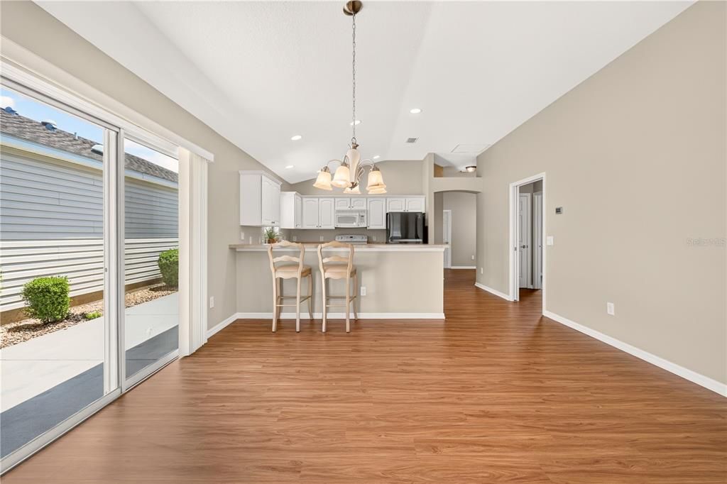 For Sale: $359,000 (3 beds, 2 baths, 1392 Square Feet)