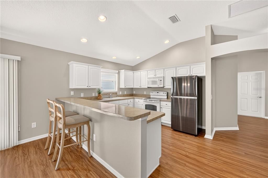 For Sale: $359,000 (3 beds, 2 baths, 1392 Square Feet)