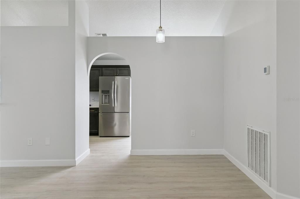На продажу: $457,000 (4 спален, 2 ванн, 1842 Квадратных фут)