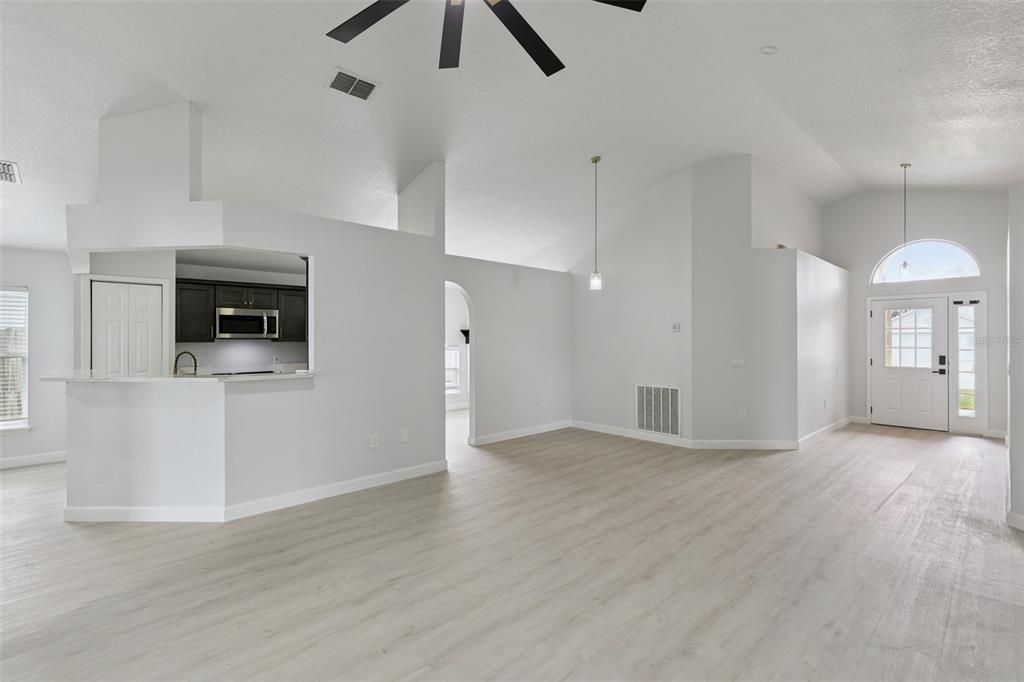 На продажу: $457,000 (4 спален, 2 ванн, 1842 Квадратных фут)