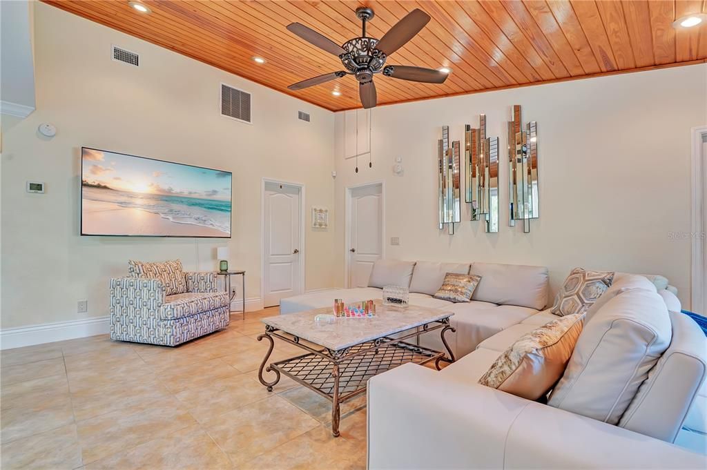 For Rent: $4,500 (3 beds, 2 baths, 1236 Square Feet)